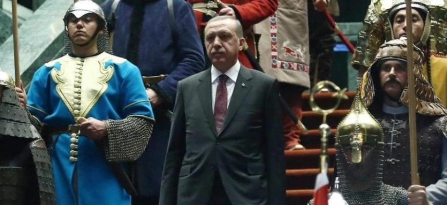 «Αυστριακή επανάσταση» κατά Ερντογάν: «Απειλεί την Ελλάδα γιατί η Τουρκία του φαίνεται μικρή»